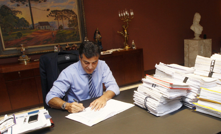 Governo paga R$ 30 milhões referentes ao aumento concedido aos professores