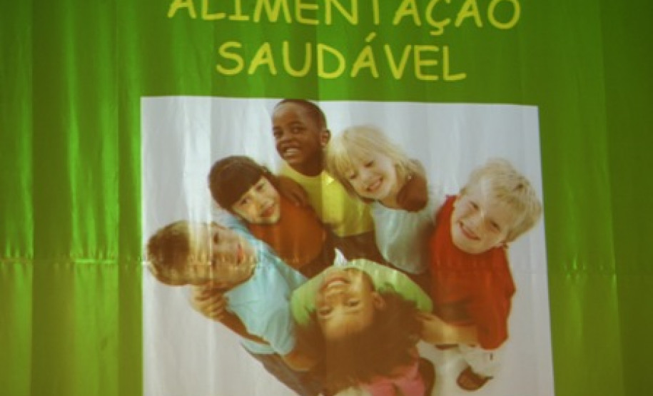 Orientações a estudantes reforçam importância do consumo de alimentos saudáveis e incentiva pescado na alimentação