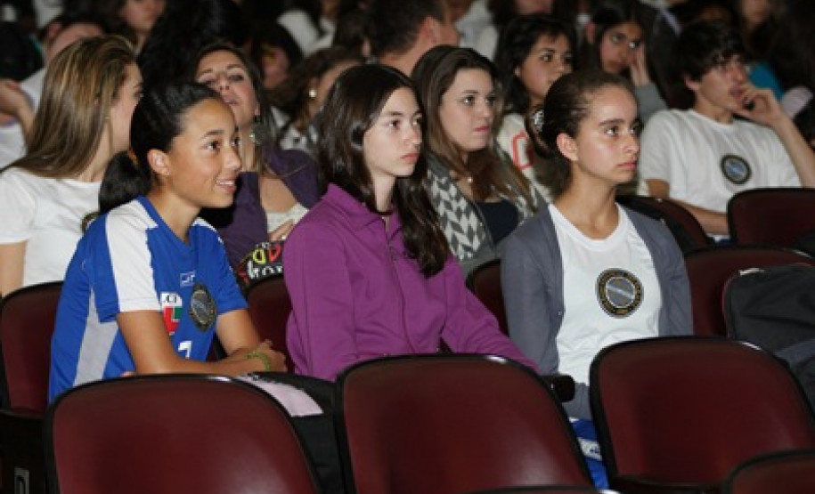 Orientações a estudantes reforçam importância do consumo de alimentos saudáveis e incentiva pescado na alimentação