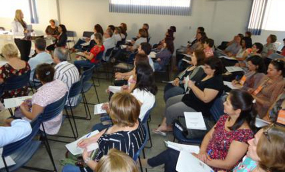 Encontro realizado no Núcleo Regional de Educação de Maringá.