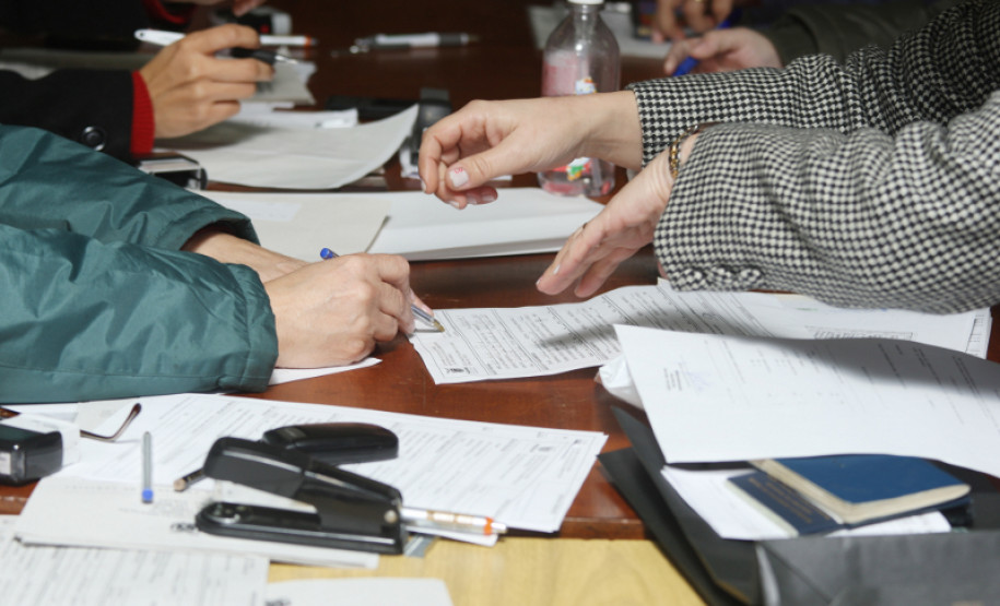 O Governo do Paraná vai implantar, neste mês de setembro, o pagamento de R$ 8,2 milhões referente a progressões e promoções de 11.514 profissionais da educação, entre agentes educacionais e professores da rede estadual de ensino.