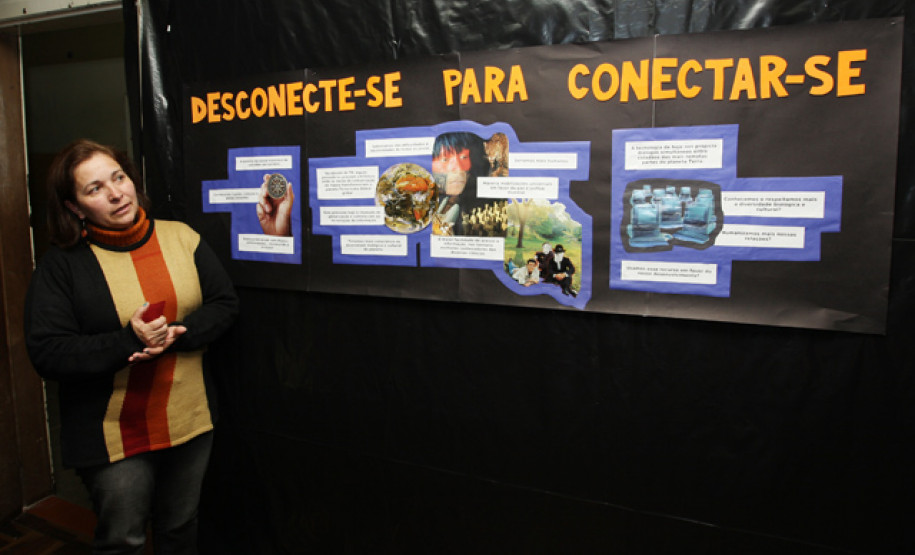 Mais de mil alunos realizaram diferentes atividades para comemorar o fim da semana cultural e o aniversário da escola.