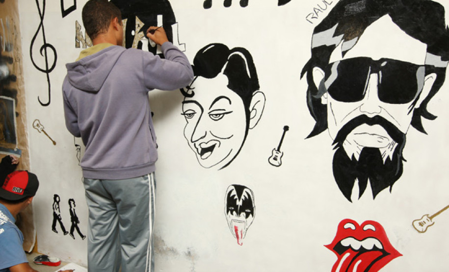 Mais de mil alunos realizaram diferentes atividades para comemorar o fim da semana cultural e o aniversário da escola.