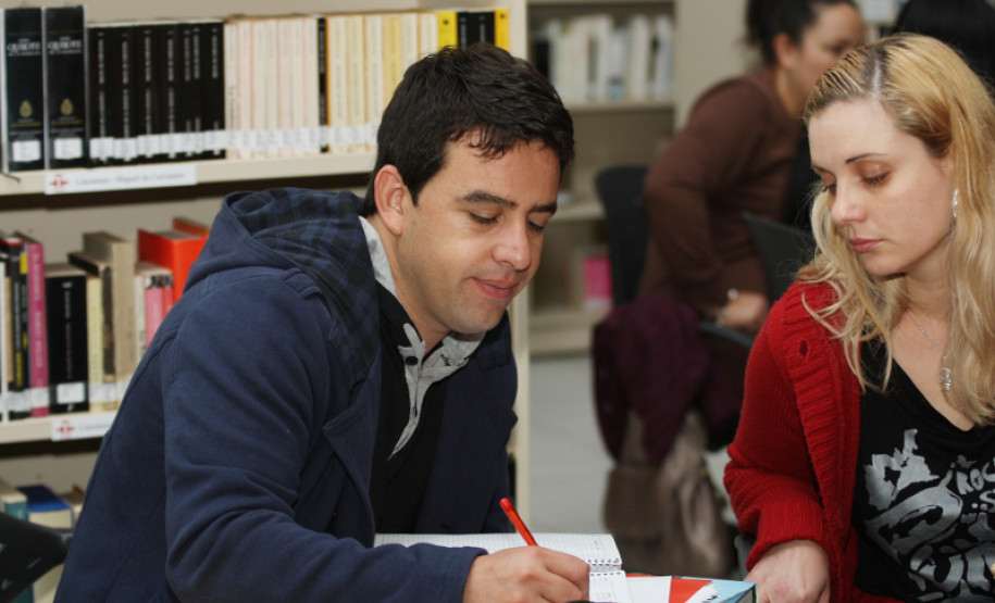 Durante quatro dias, educadores trabalharam espanhol de forma multidisciplinar. Objetivo é tornar estudo da língua mais atraente para alunos.