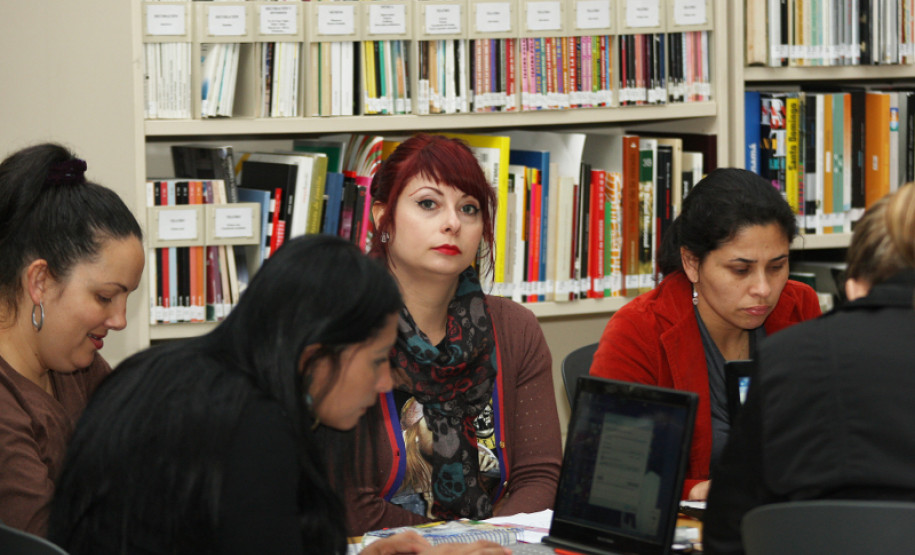 Durante quatro dias, educadores trabalharam espanhol de forma multidisciplinar. Objetivo é tornar estudo da língua mais atraente para alunos.
