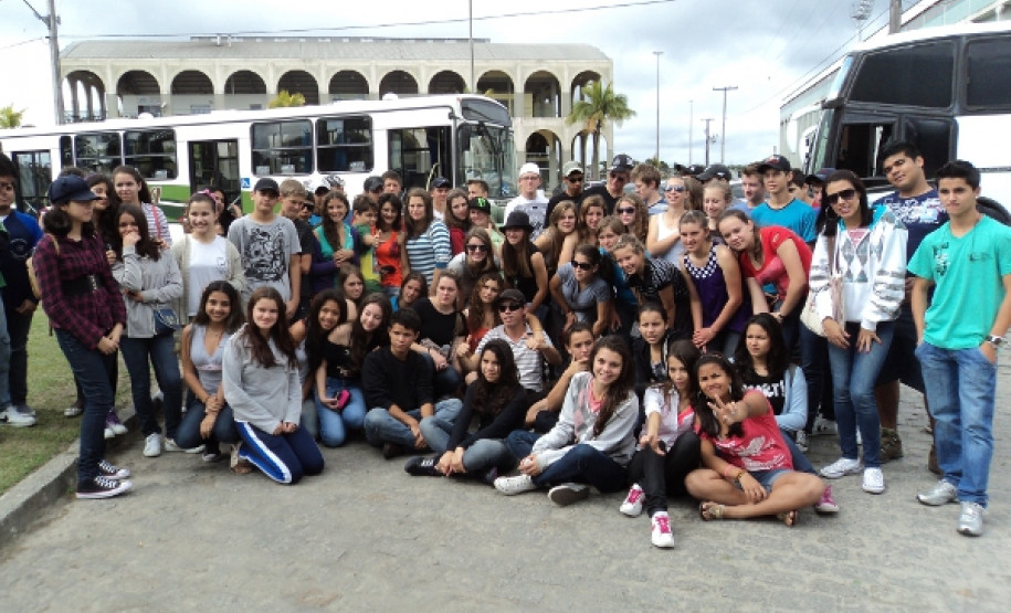 Alunos do colégio de Cruz Machado visitaram Paranaguá e conheceram os cartões postais da cidade, museus e centros históricos.
