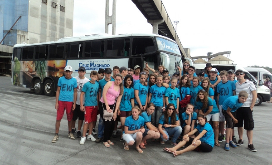 Alunos do colégio de Cruz Machado visitaram Paranaguá e conheceram os cartões postais da cidade, museus e centros históricos.