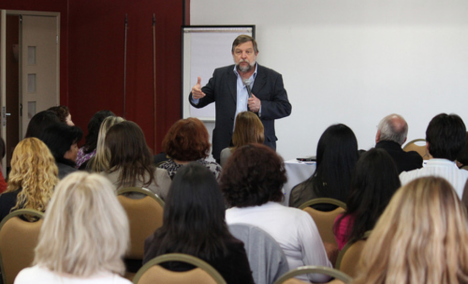 Vice-governador incentiva a criação de comitês regionais e municipais de saúde mental e propõe trabalho em conjunto com entidades da área.