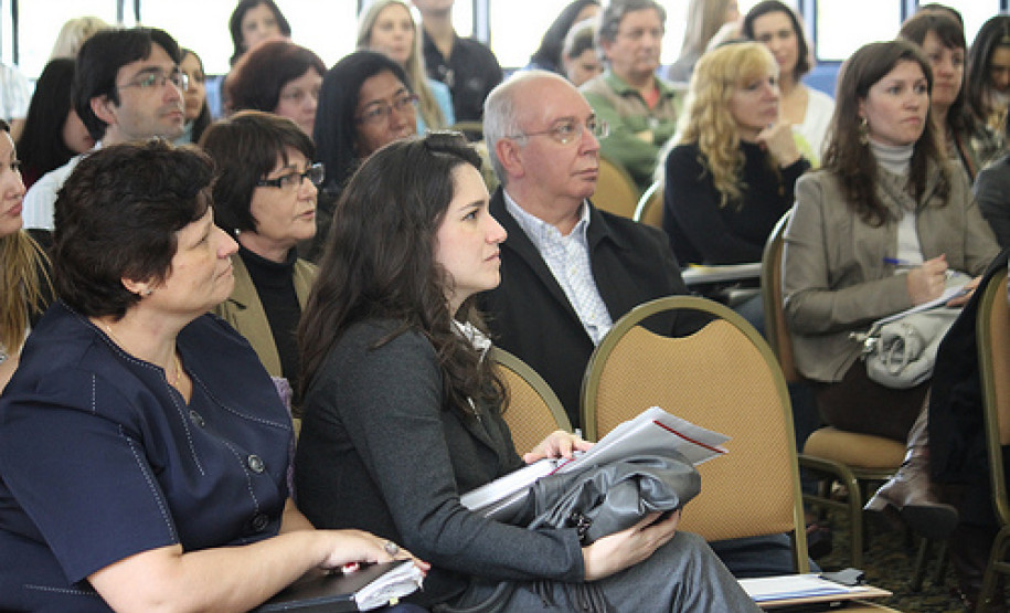 Vice-governador incentiva a criação de comitês regionais e municipais de saúde mental e propõe trabalho em conjunto com entidades da área.