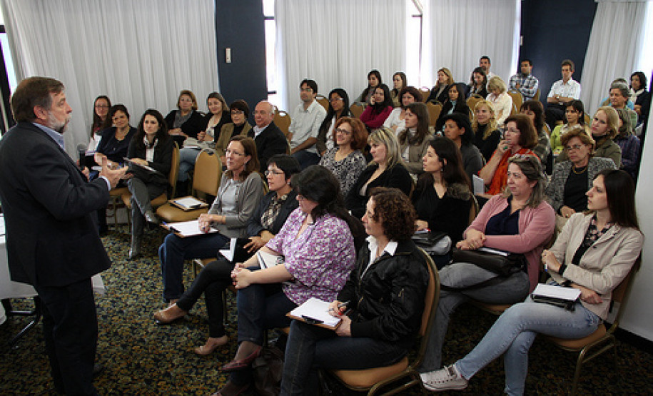 Vice-governador incentiva a criação de comitês regionais e municipais de saúde mental e propõe trabalho em conjunto com entidades da área.