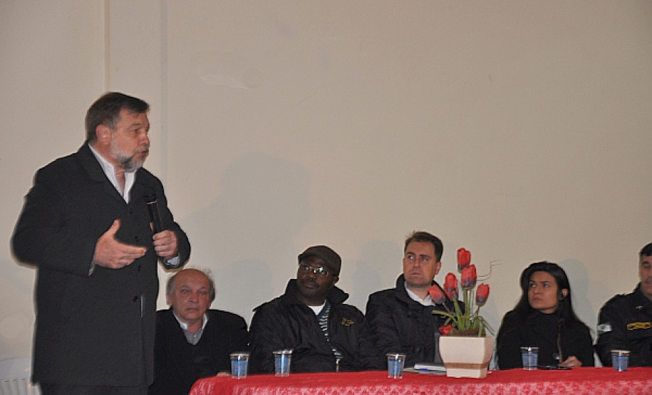 O respeito à cultura e ao povos ciganos que vivem do Estado do Paraná foi tema do 1º Encontro de Educação Escolar Cigana, promovido nesta quinta-feira.