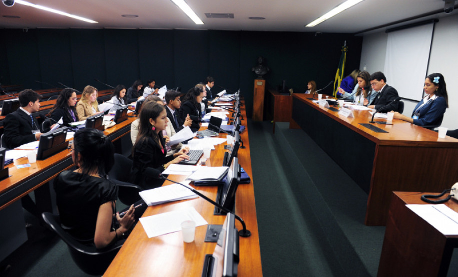 Trabalhos das comissões - deliberação de proposições. Comissão de Economia, Emprego e Defesa do Consumidor