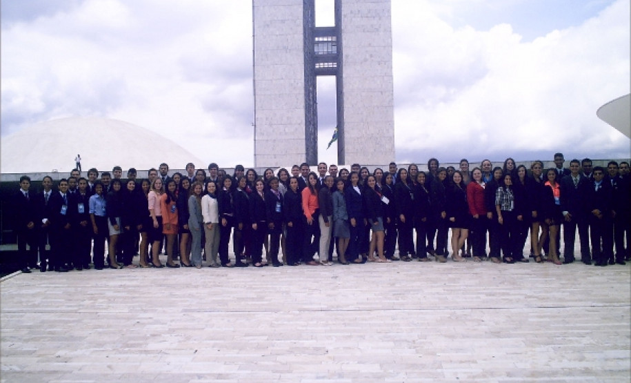 Alunos paranaenses participam do Parlamento Jovem