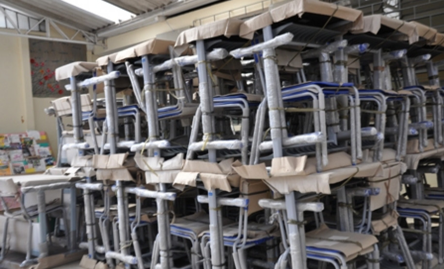 Mais de 700 escolas estaduais serão beneficiadas com investimentos de R$ 19,4 milhões em todo estado com entrega dos novos mobiliário escolar. Além dos alunos, professores também receberão cadeiras e mesas novas.