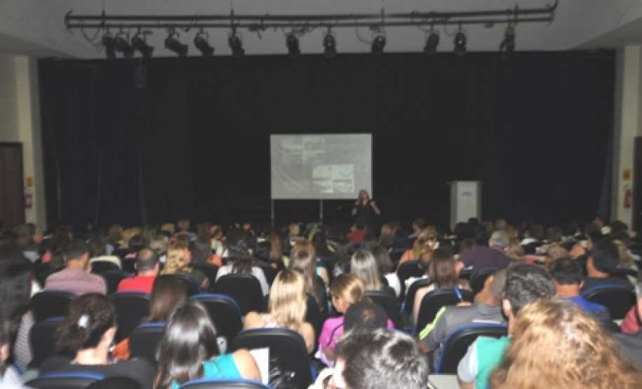 Evento é uma ação da SEED para melhorar oferta da educação em tempo integral no estado do Paraná. Proposta será discutida de forma coletiva com atividades que vão até quinta-feira (11).