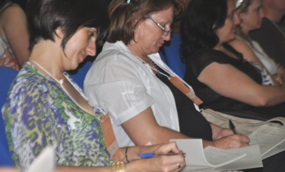 Evento é uma ação da SEED para melhorar oferta da educação em tempo integral no estado do Paraná. Proposta será discutida de forma coletiva com atividades que vão até quinta-feira (11).