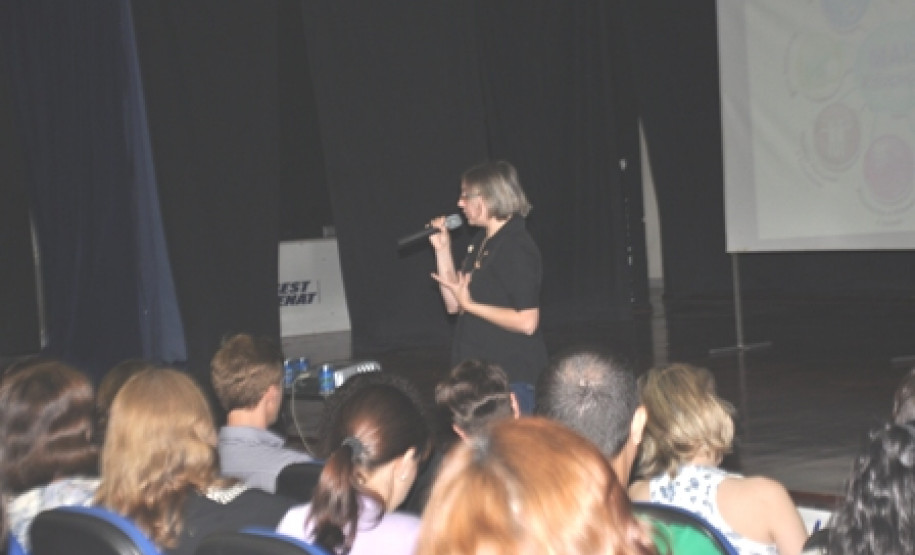 Evento é uma ação da SEED para melhorar oferta da educação em tempo integral no estado do Paraná. Proposta será discutida de forma coletiva com atividades que vão até quinta-feira (11).