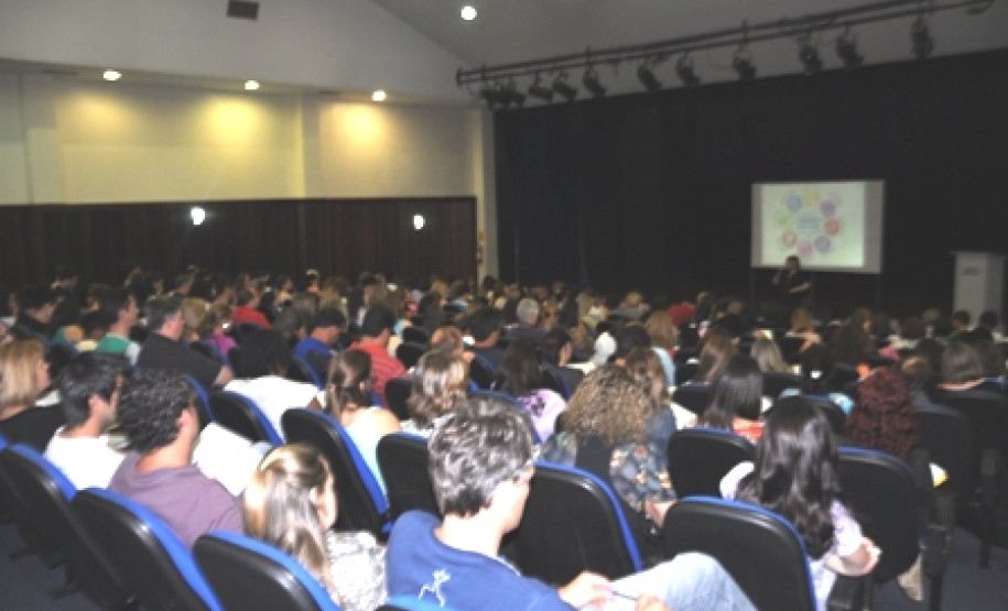 Evento é uma ação da SEED para melhorar oferta da educação em tempo integral no estado do Paraná. Proposta será discutida de forma coletiva com atividades que vão até quinta-feira (11).