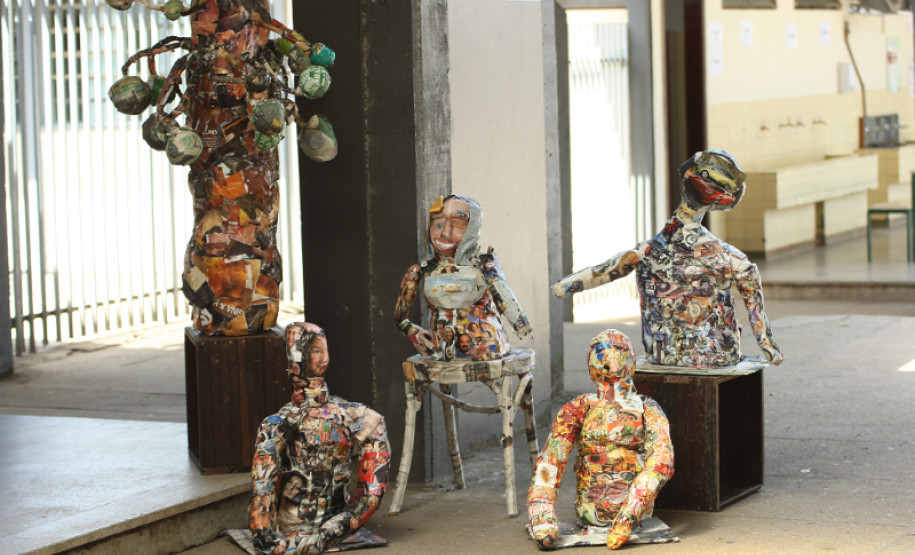 Evento celebra união entre alunos e professores, que transformaram espaço para incentivar leitura e homenagear poetisa paranaense.