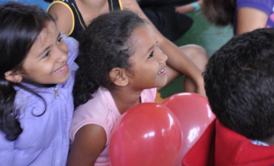 Apresentações comemoraram centenário de escritora paranaense. Em Curitia, Sareh expõe trabalho de alunos sobre poetisa.