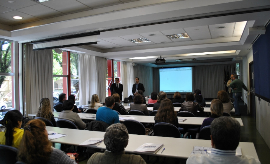 ParanaPrevidência treina NREs para atendimento