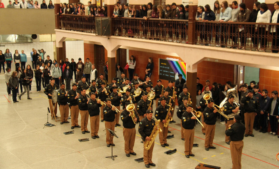 Professora e inspetora de escola pública, Helena Kolody tem seu nome inserido no mundo da literatura por seus poemas e haicais.O selo personalizado é uma homenagem ao centenário de nascimento da poetisa.