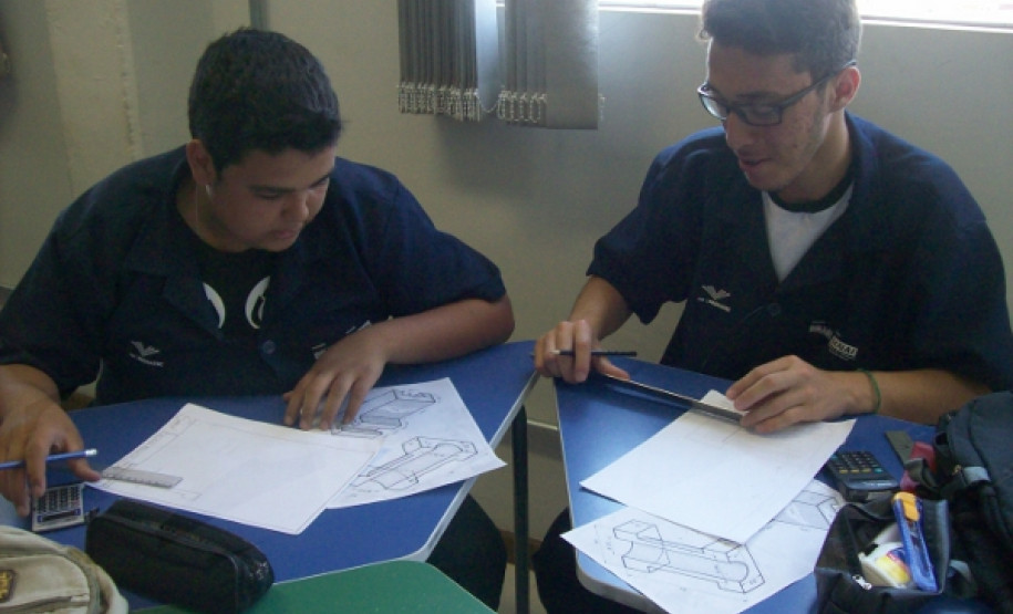 Alunos de eletromecânica.